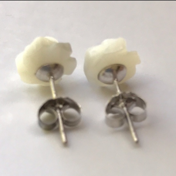 New! White Rose Stud Earrings - Picture 5 of 6